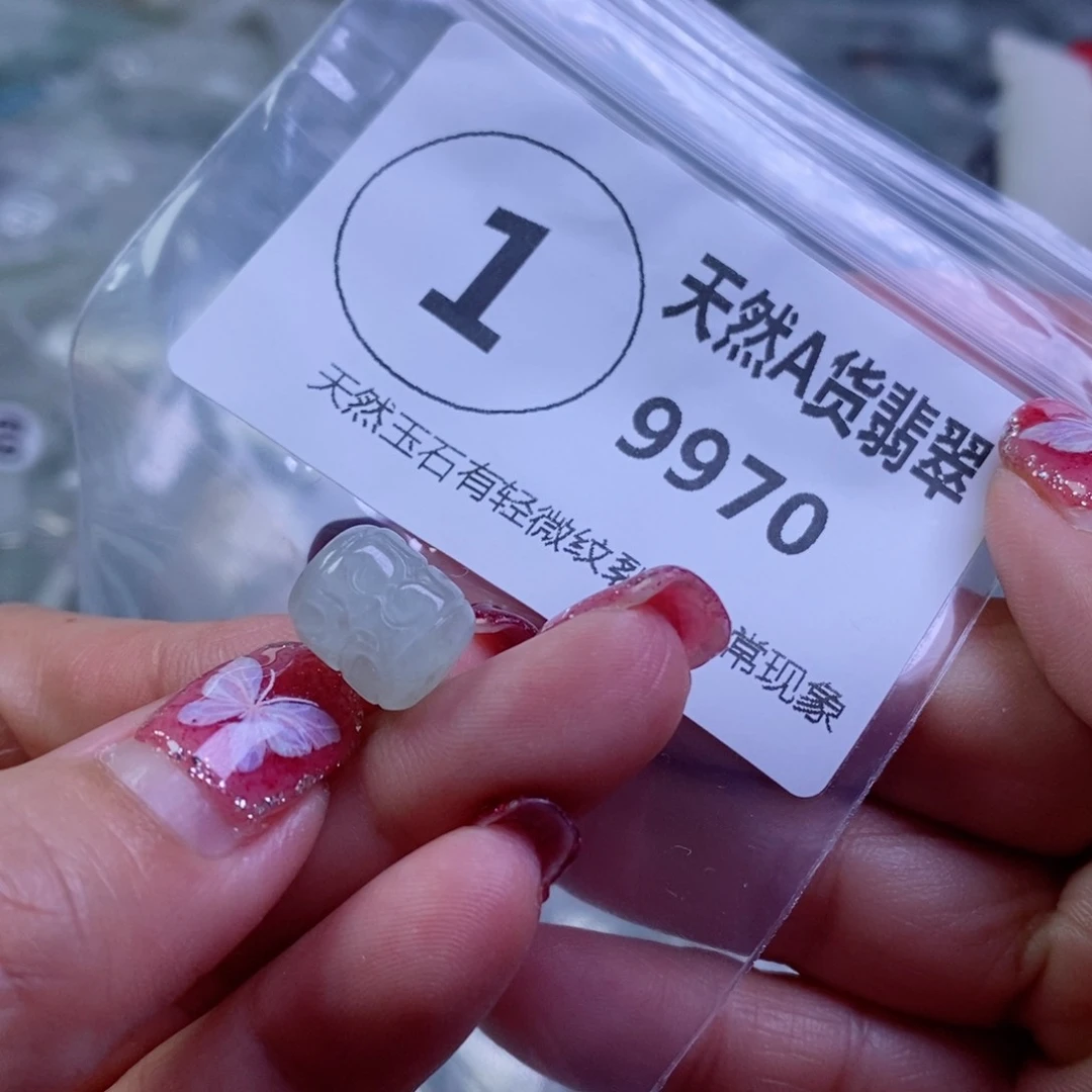 翡翠颈饰未镶嵌吊坠