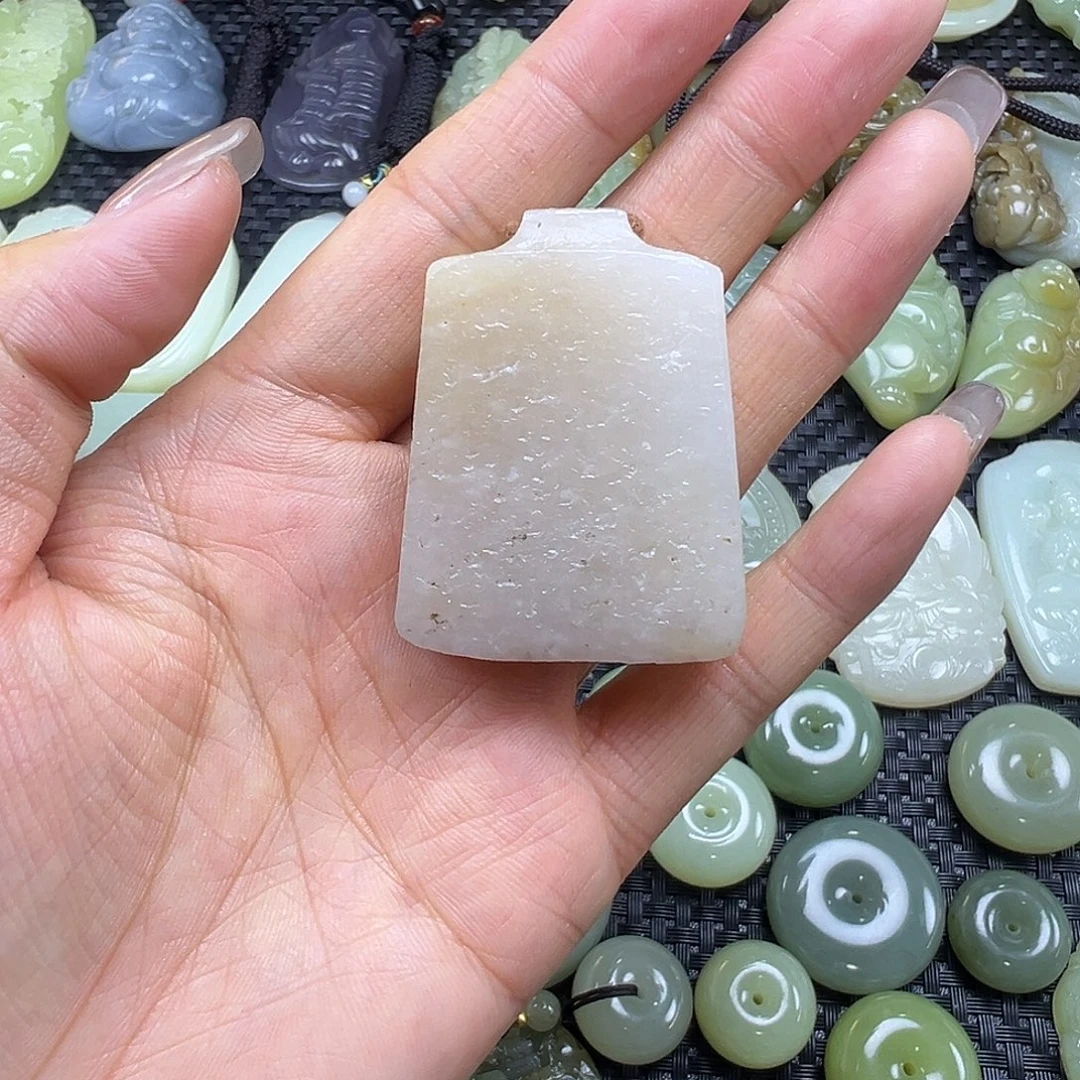 和田玉未镶嵌吊坠(不含链)清货漏，不退不换，卡45.4