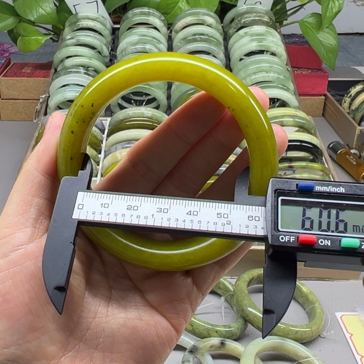 蛇纹石玉未镶嵌手镯45