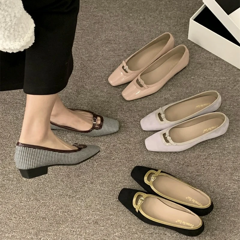 法式镂空金属扣浅口单鞋女2025夏季新款方头拼色低跟漆皮玛丽珍鞋