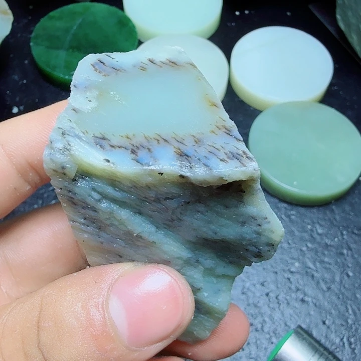 和田玉（糖玉）未镶嵌珠宝奇石