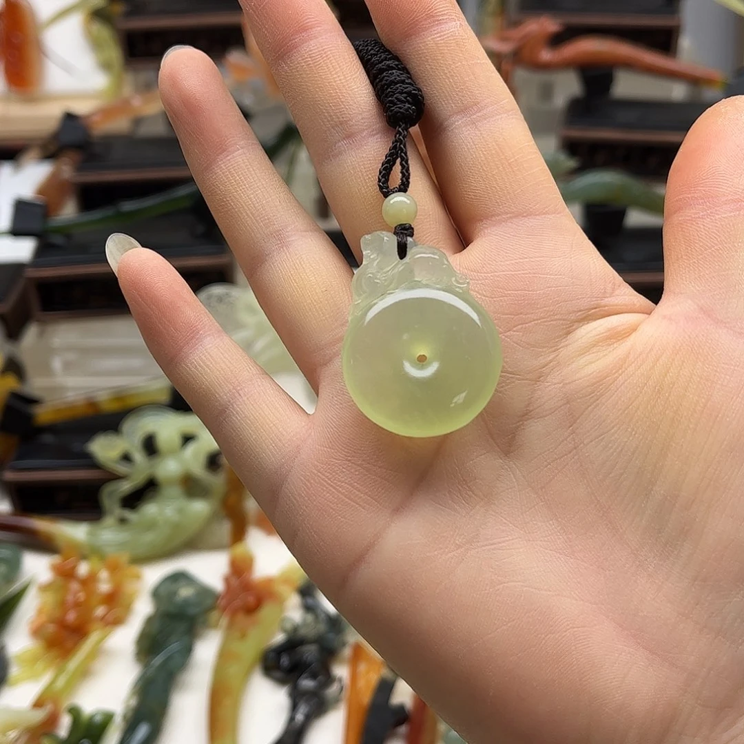 蛇纹石玉未镶嵌岫玉挂坠