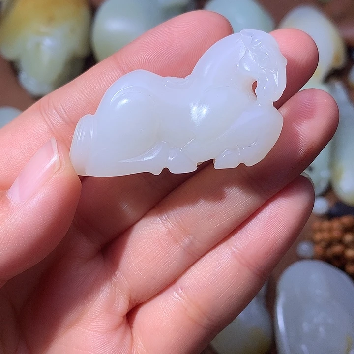 遇***程和田玉未镶嵌颈饰