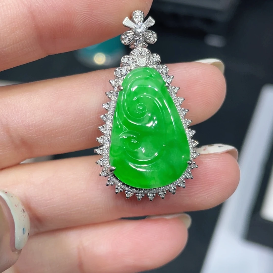 翡翠18K金镶嵌颈饰翡翠