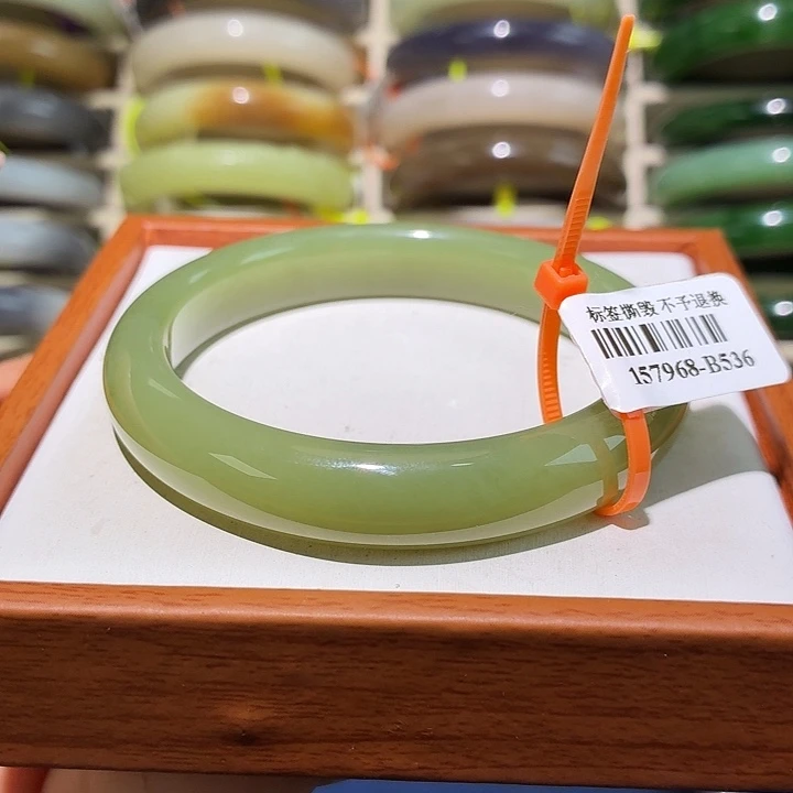 和田玉未镶嵌手镯58+