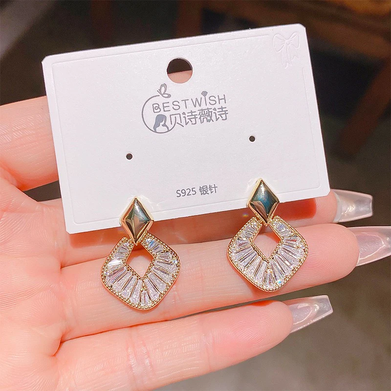 铜合金耳饰 银针几何法式复古高级感几何耳钉 小巧简约轻奢风耳饰