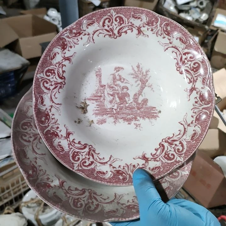 摆件盘子碗茶壶啥都有