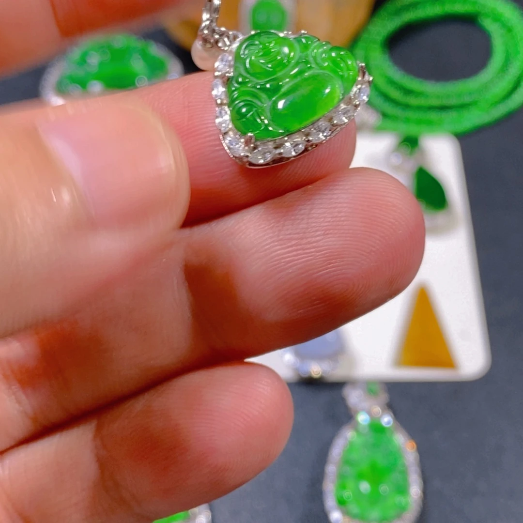 吊坠(不含链)未镶嵌翡翠