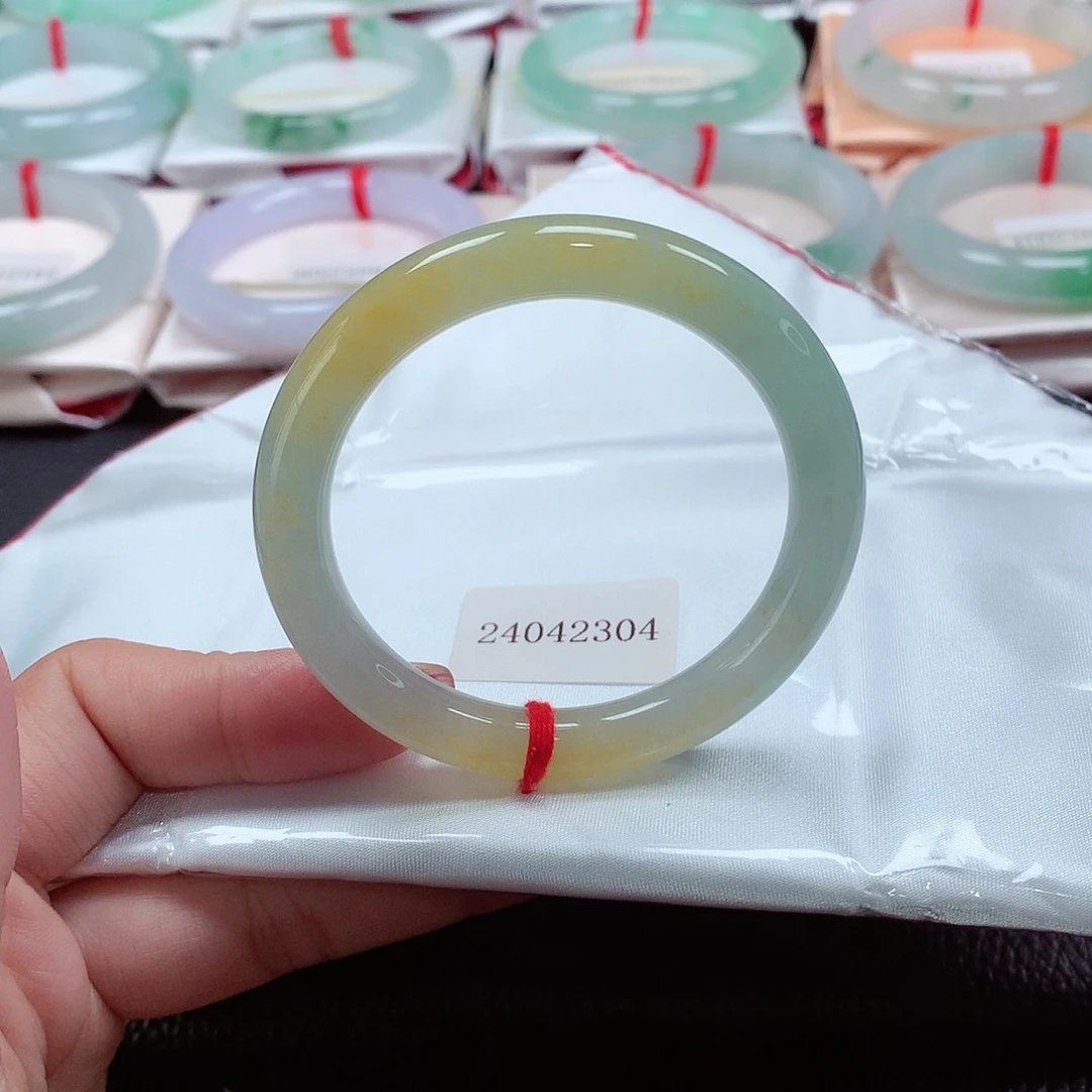 翡翠手镯（圆镯）未镶嵌