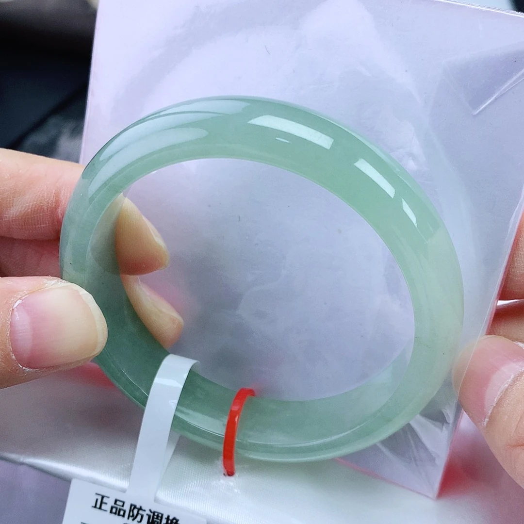 翡翠手镯未镶嵌52圈