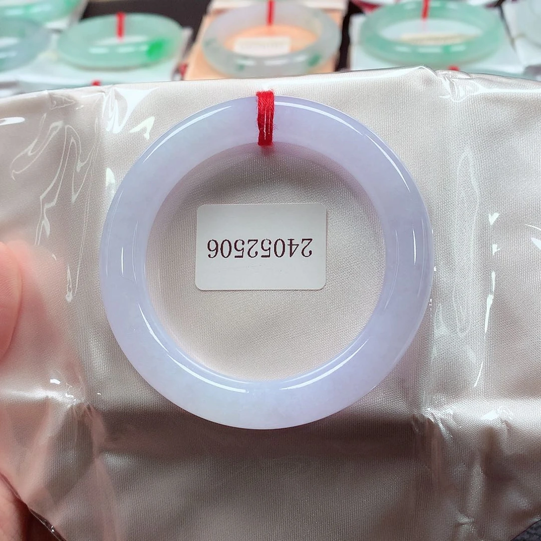 翡翠手镯（圆镯）未镶嵌天然A货翡翠手镯  