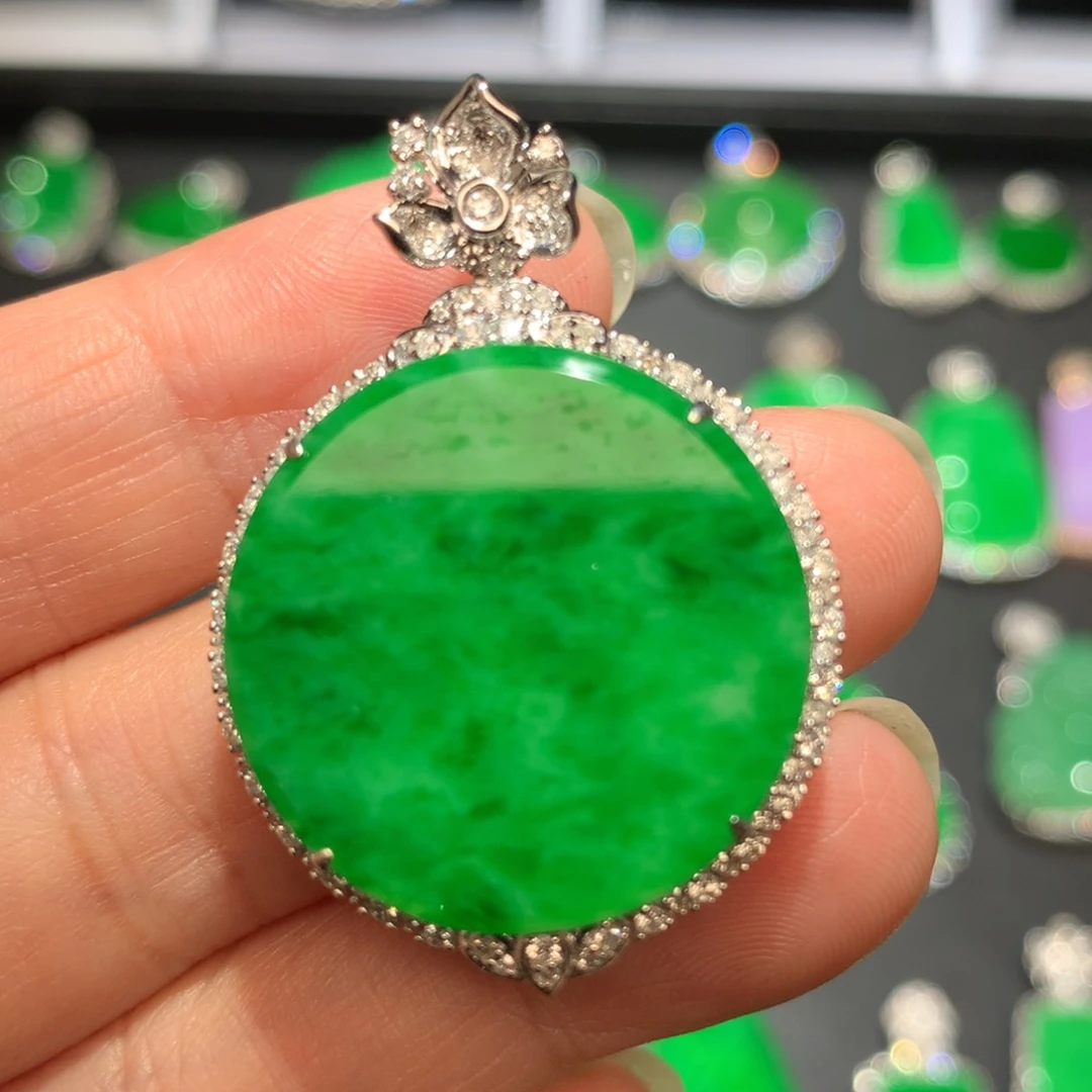 翡翠颈饰18K金镶嵌暖**家翡翠