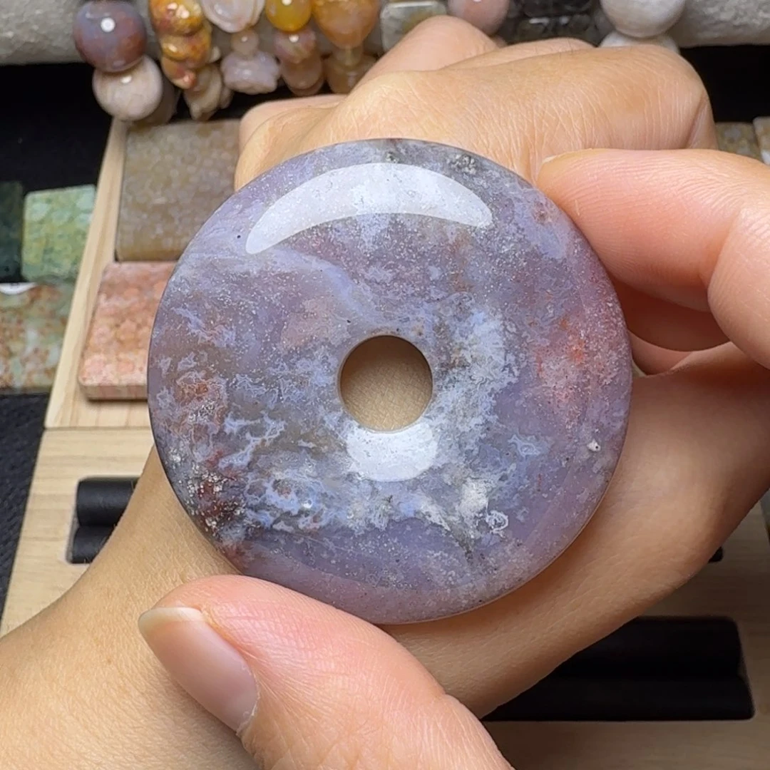 石英质玉未镶嵌上身效果好：宇宙图景