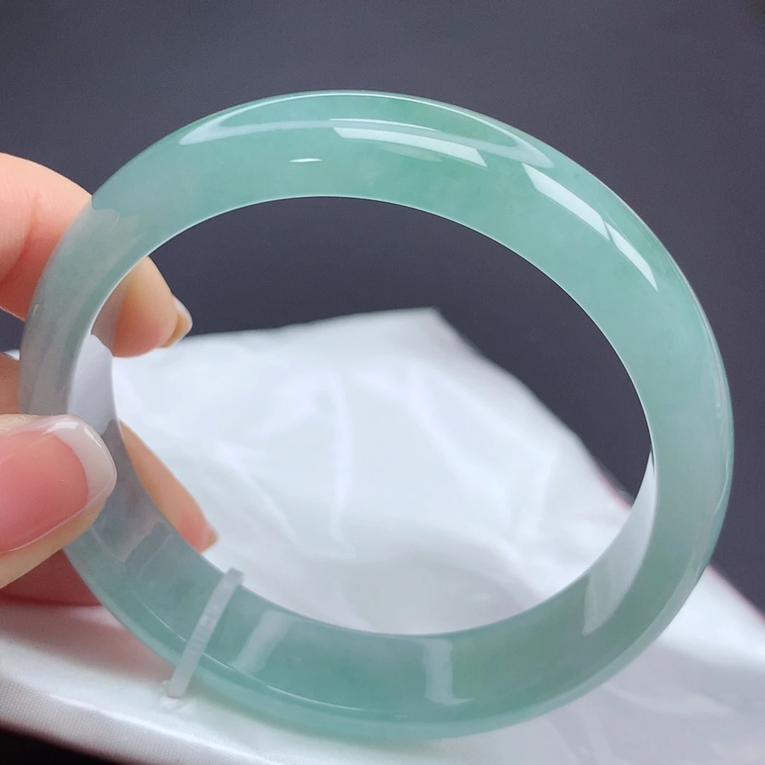 翡翠手镯未镶嵌10n n n n n n n n n