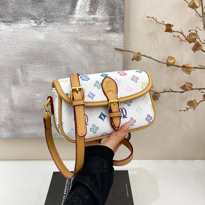 2025新款春夏时尚三彩印花邮差包轻奢百搭腋下单肩包通勤斜挎包女