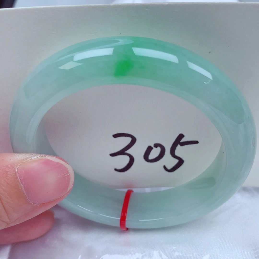 翡翠手镯未镶嵌翡翠