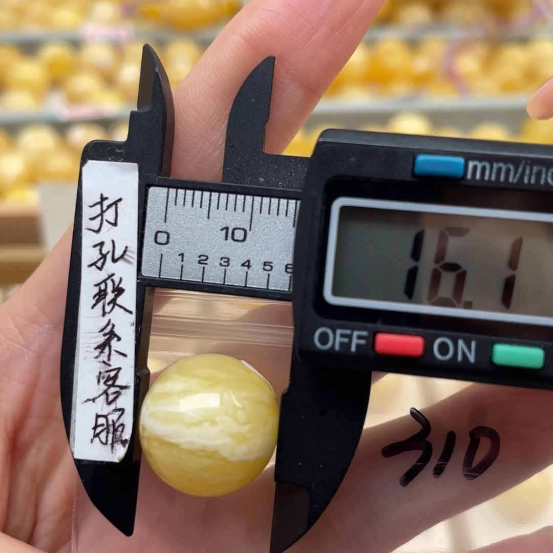 蜜蜡裸石未镶嵌佛*蜜蜡