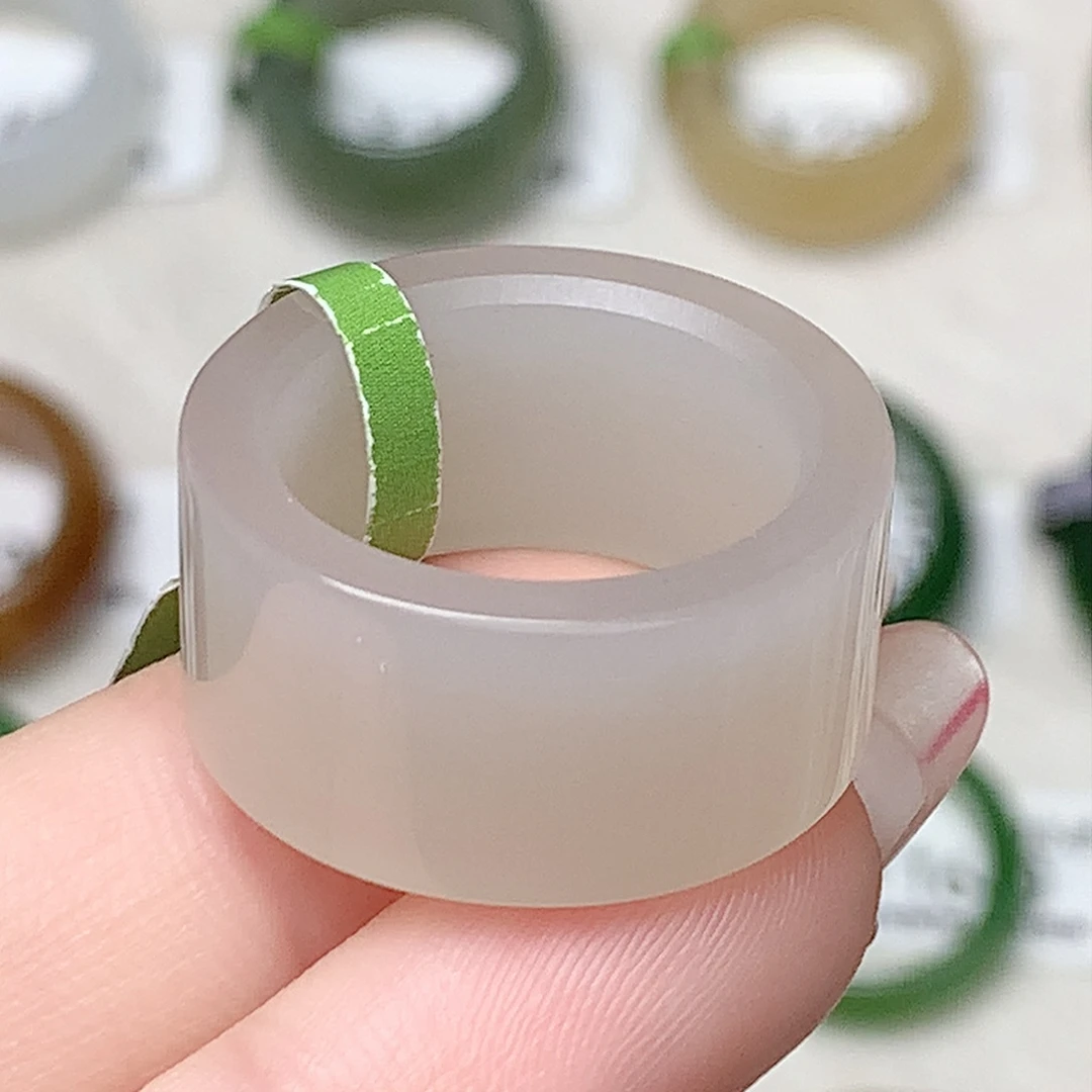 未镶嵌戒指和田玉