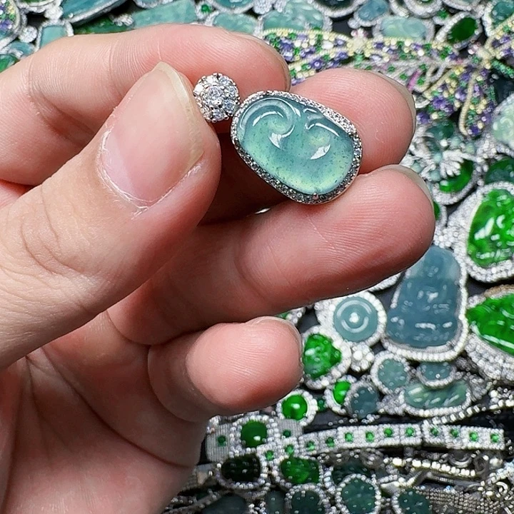 翡翠颈饰未镶嵌天然A货翡翠放漏