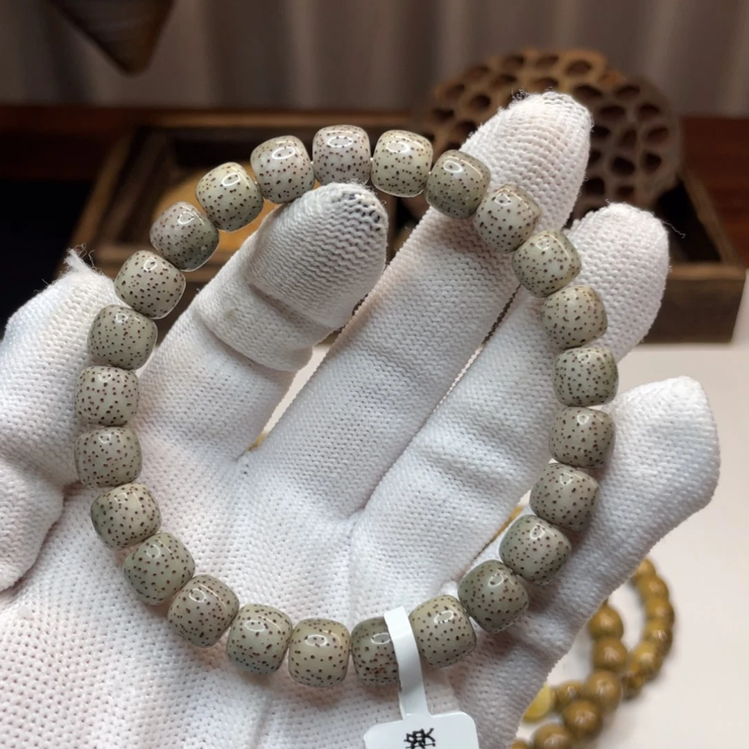 吊坠星月菩提40。9/8灰冰通体留白一线天