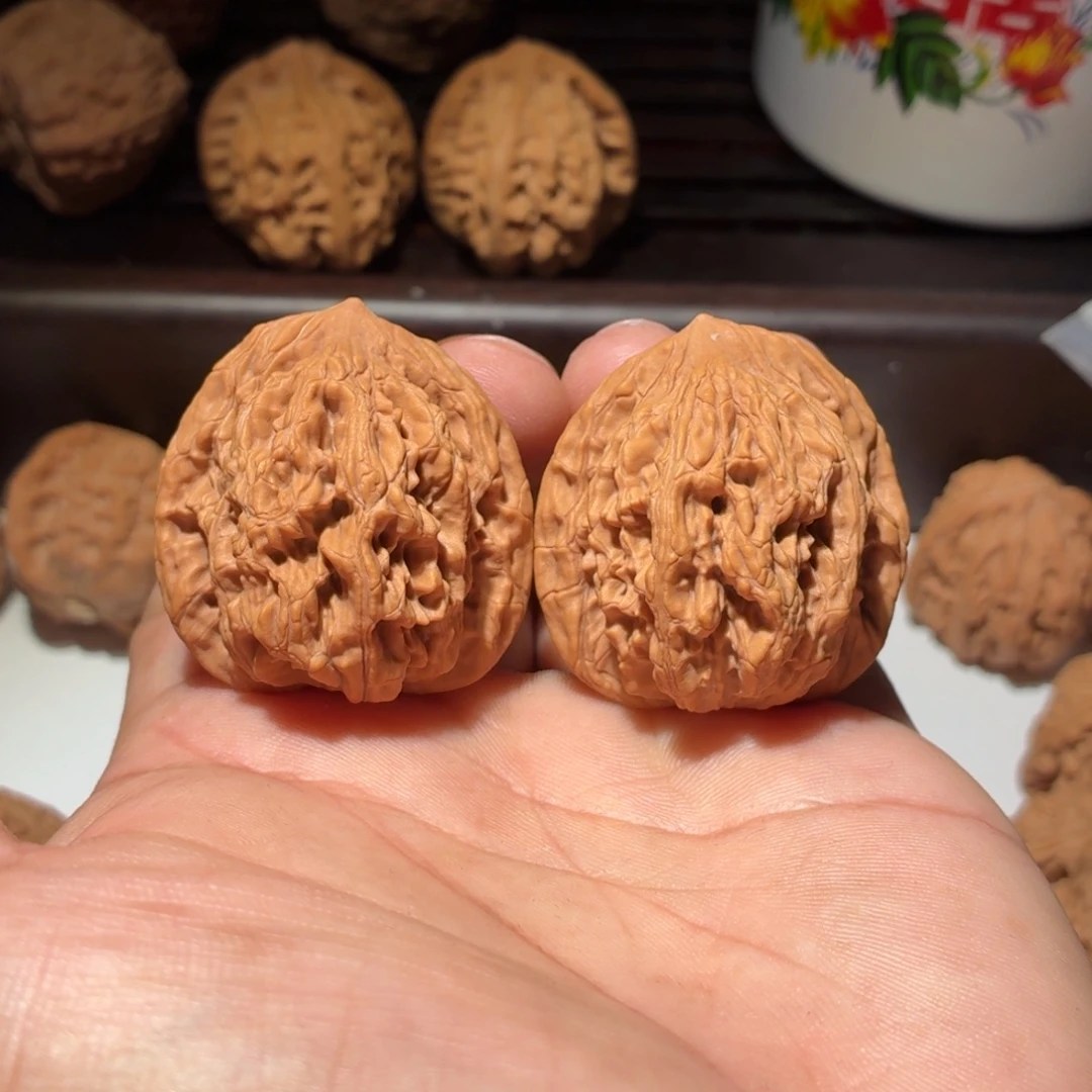 文玩核桃吊坠虎头