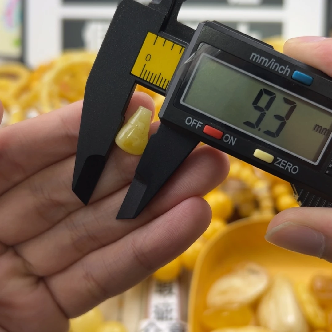 未镶嵌琥珀珠宝奇石