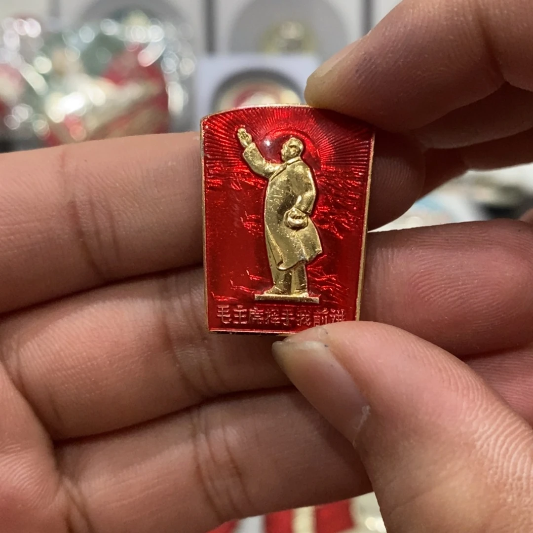 其他普通金属红色纪念章扇形全身挥手