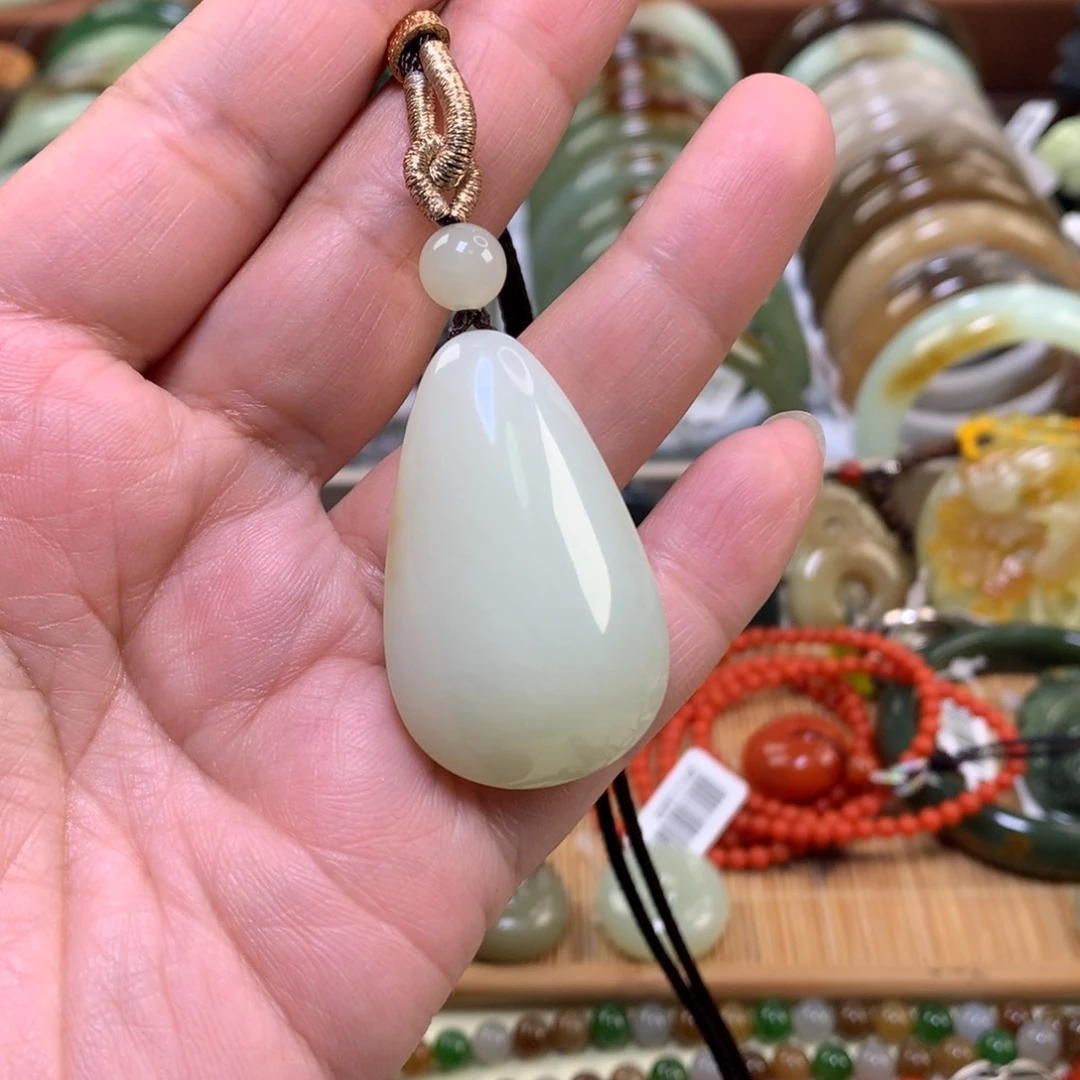 和田玉未镶嵌颈饰吊坠