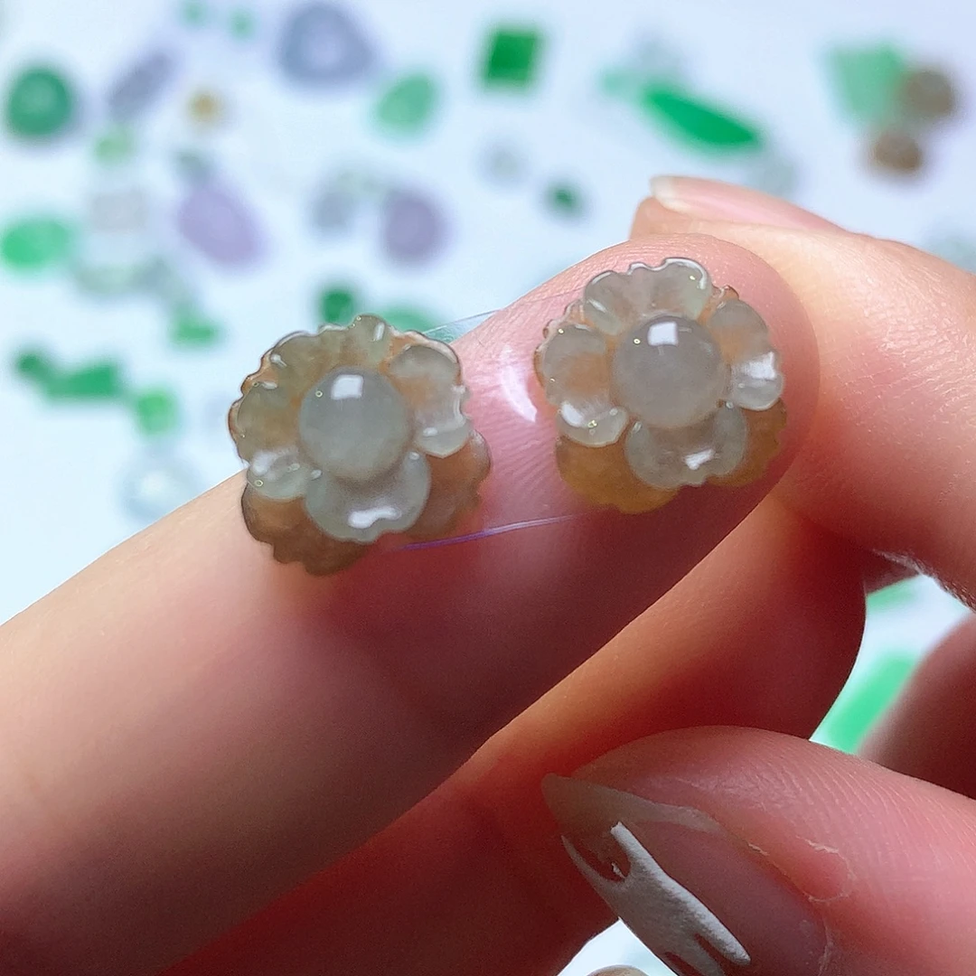 翡翠未镶嵌颈饰花