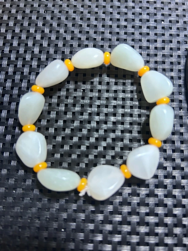 新疆和田玉手串35.2克