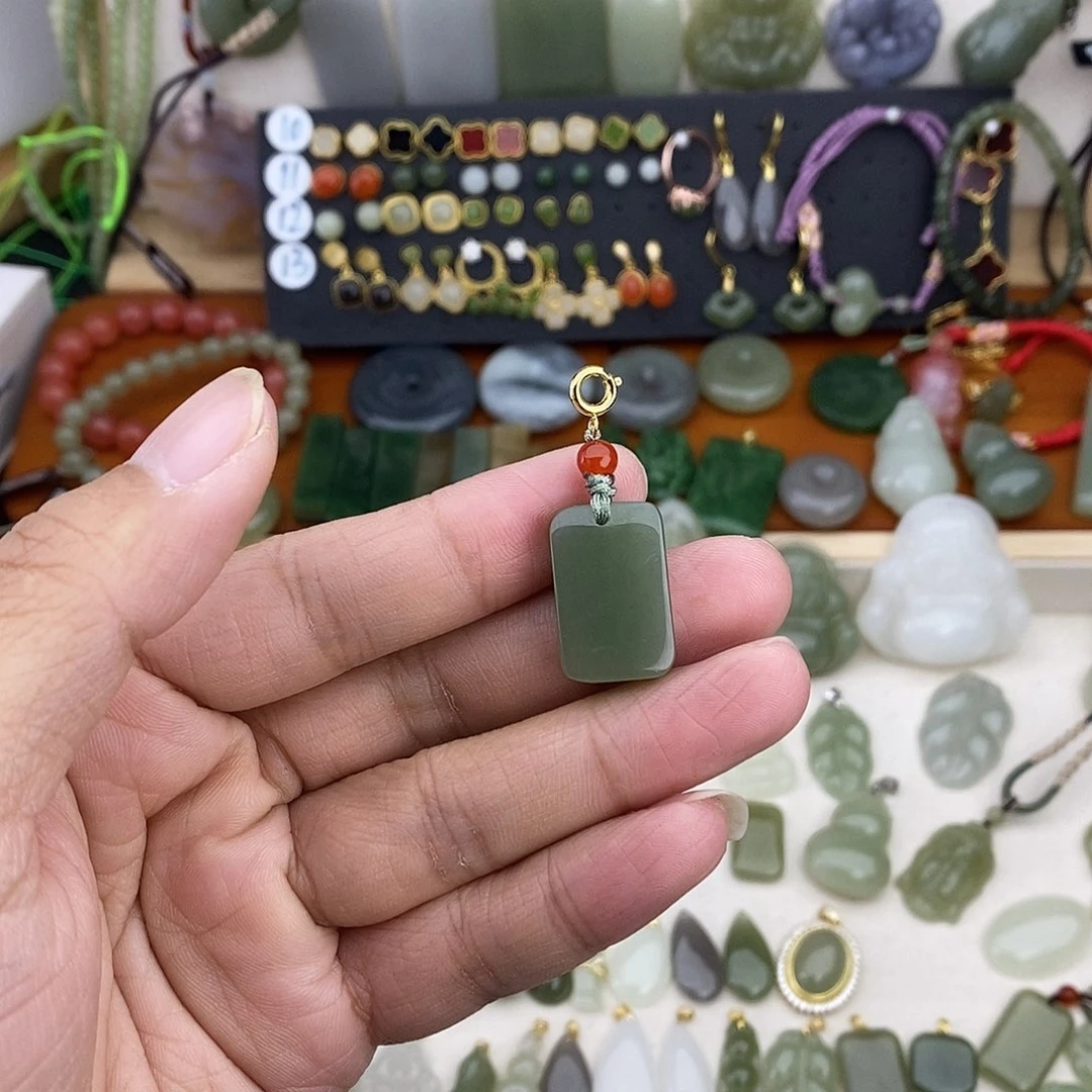 和田玉未镶嵌吊坠(不含链)