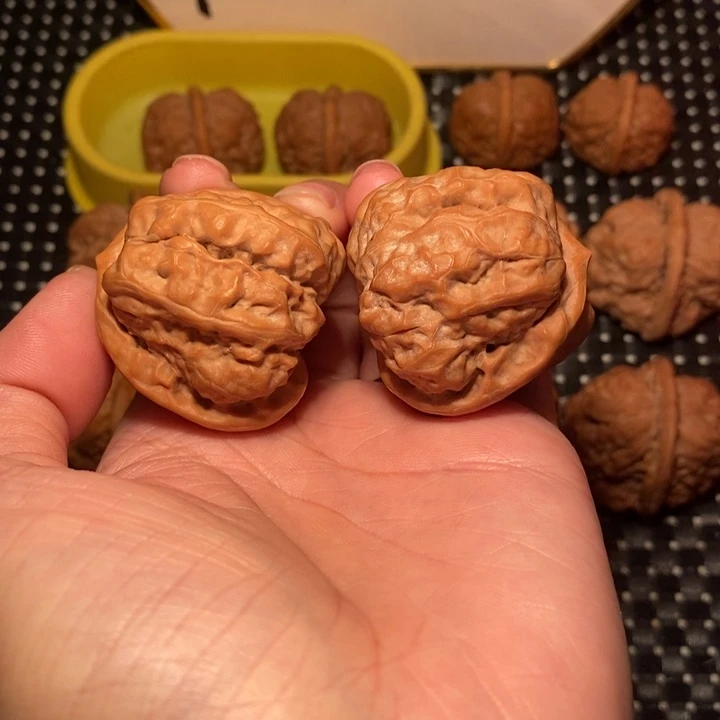 黔***训把件文玩核桃四开小掐腰超大腿蛙王