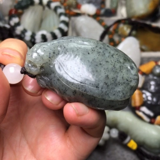 和田玉未镶嵌把件