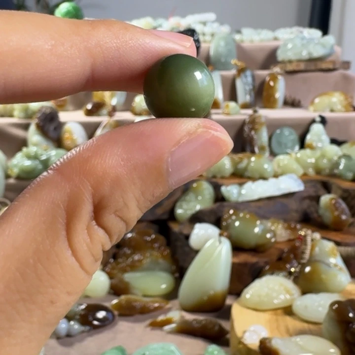 和田玉(糖玉)未镶嵌颈饰