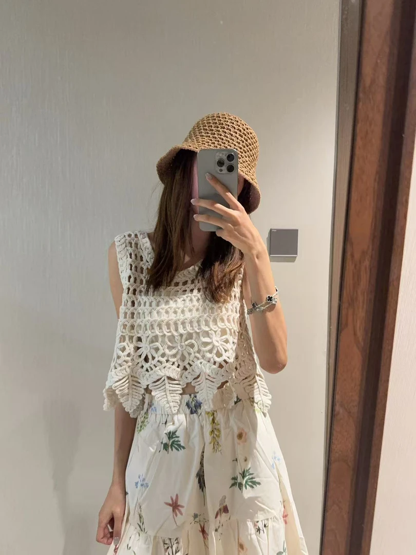 2️⃣4️⃣钩花镂空拼接外穿百搭上衣