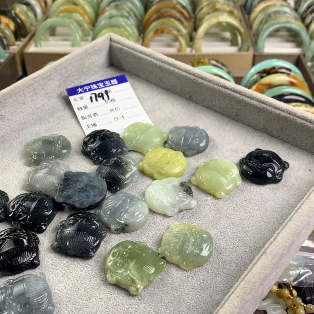 蛇纹石玉颈饰未镶嵌1791发其一