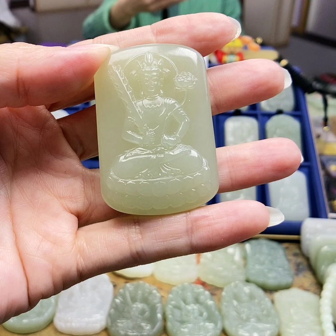 和田玉颈饰未镶嵌张****装