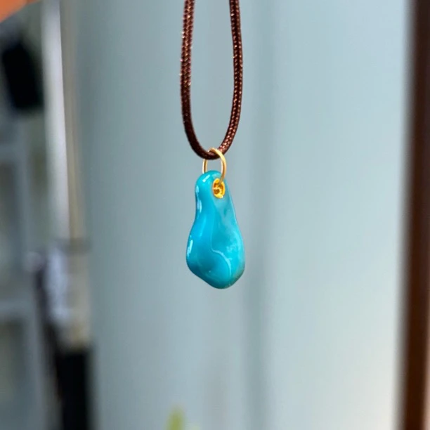 天然绿松石18K特色随型吊坠简约