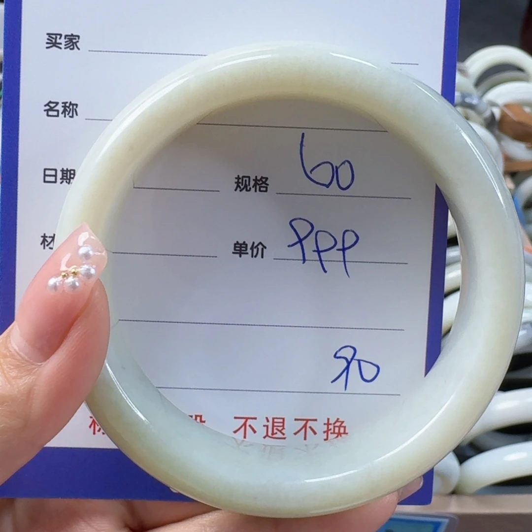 和田玉手镯未镶嵌越**好