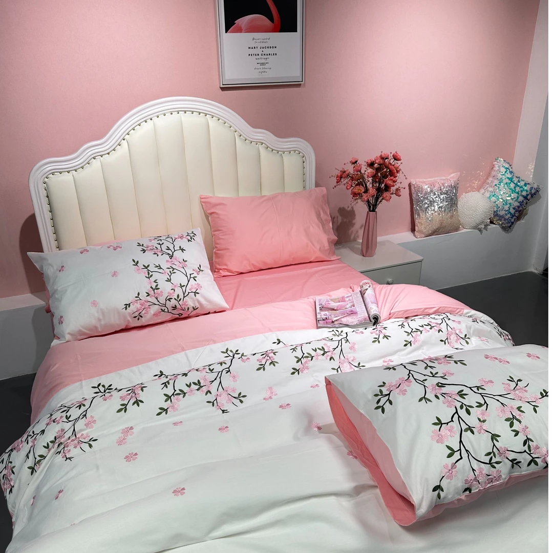 泷宝泰家纺 白粉色刺绣花外贸斜纹纯棉四件套 田园花卉春暖花开