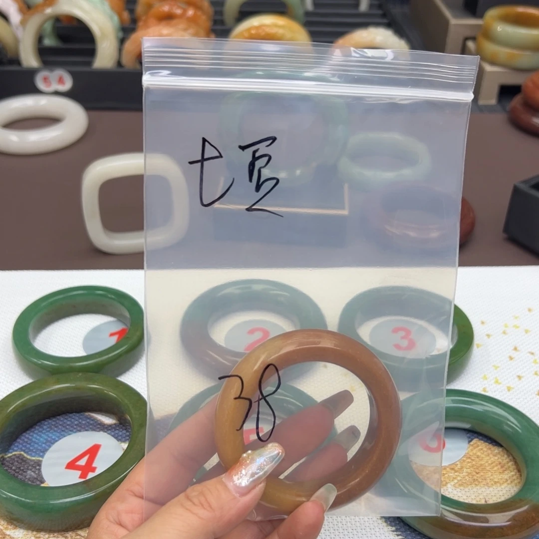 石英质玉手镯未镶嵌土***?