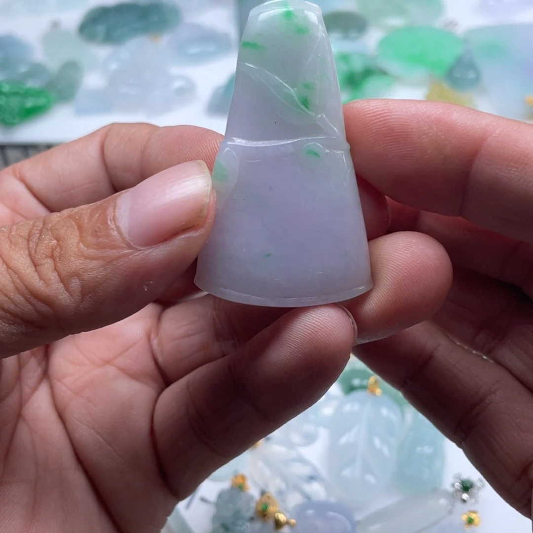 翡翠未镶嵌颈饰翡翠三彩竹节