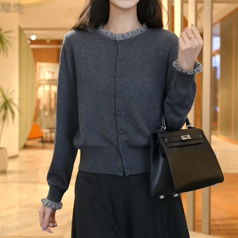 卡雁品牌服饰直播间同款2025秋冬新款木耳花边圆领针织开衫上衣女