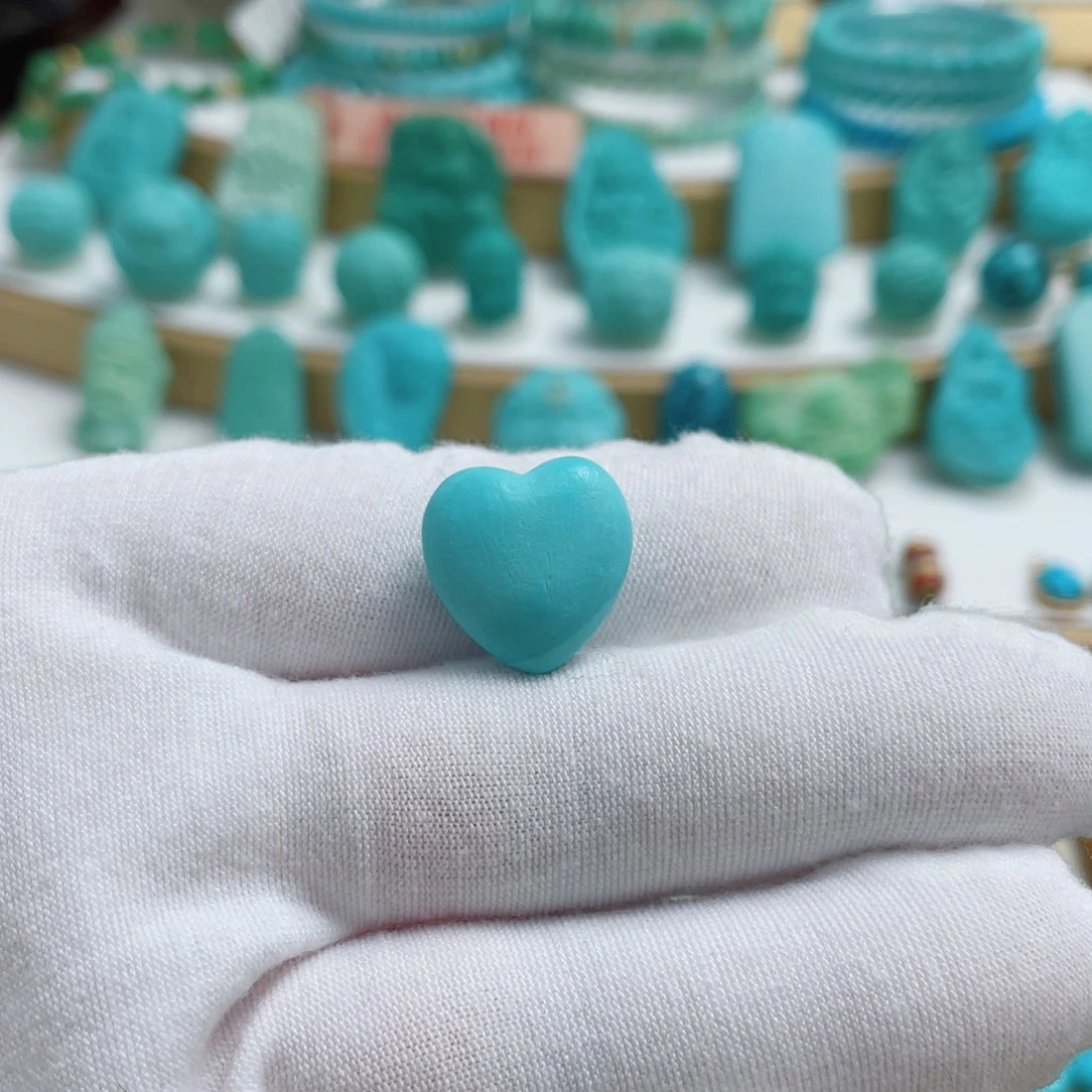 绿松石未镶嵌珠宝奇石