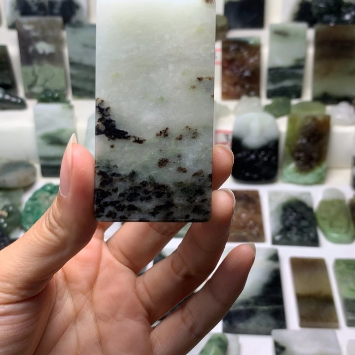 独山玉未镶嵌颈饰