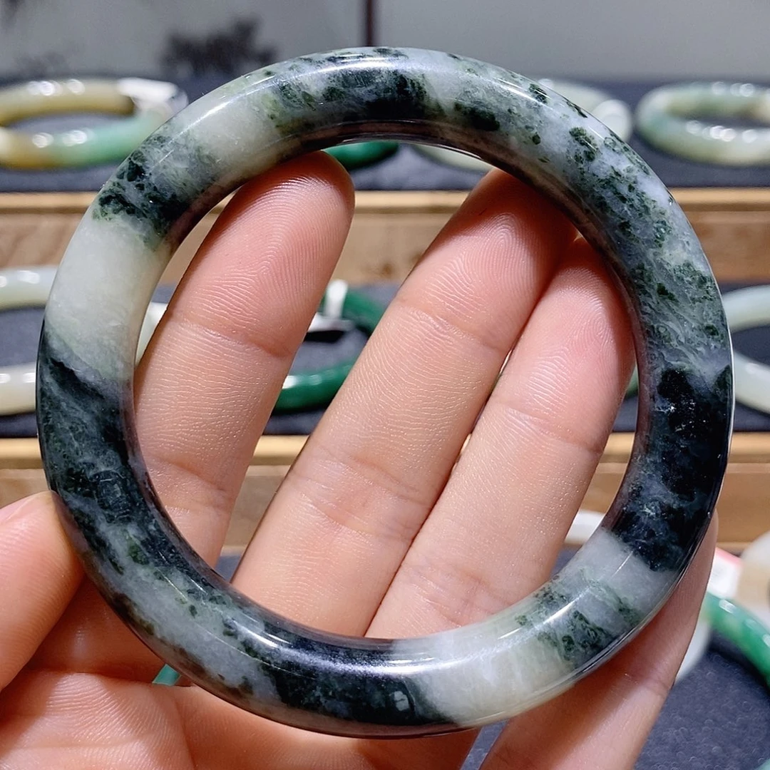 独山玉未镶嵌手镯