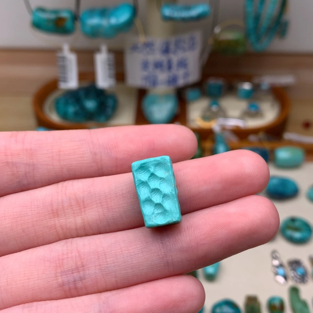 夏***生绿松石未镶嵌珠宝奇石