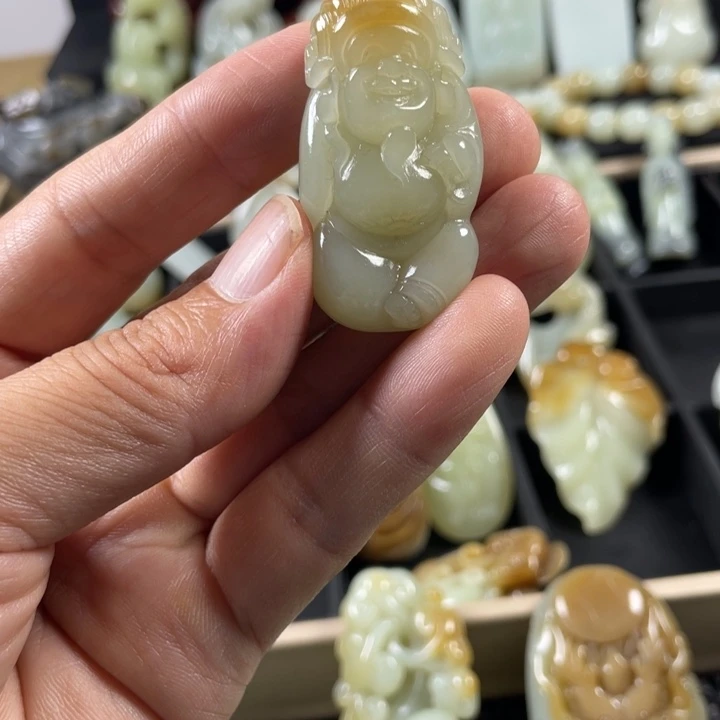 伊***）和田玉（糖玉）未镶嵌颈饰