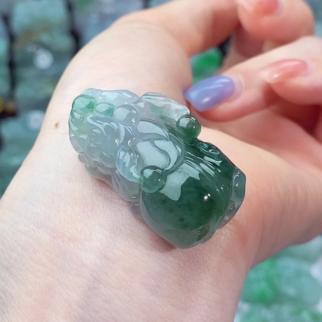 颈饰未镶嵌翡翠天然