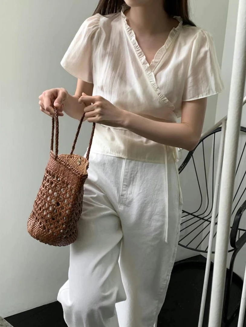 夏季新款韩系斜花边V领后系带上衣设计感东大门正品（不退不换）